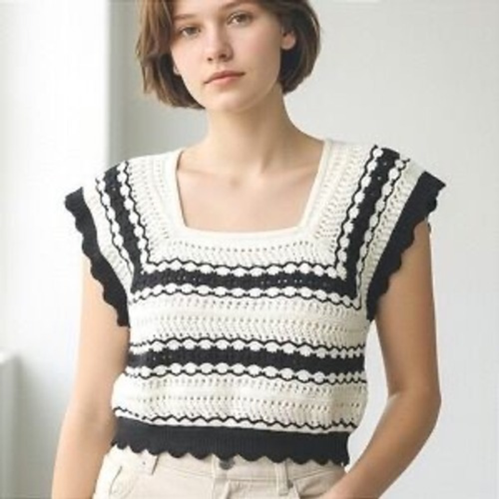 Freshman 1996 Crochet Knit Vest Black Cream Striped Scalloped Crop Top Small